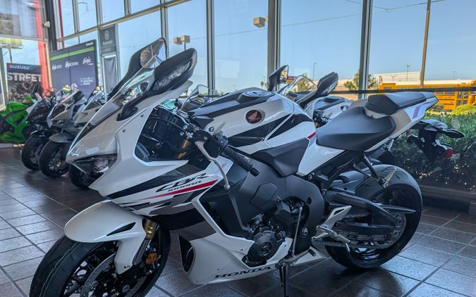 2027 Honda CBR1000RR ABS Pearl White - 100075