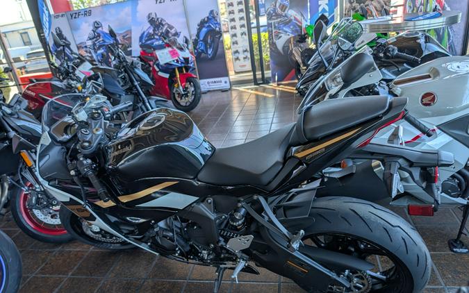 2026 Kawasaki NINJA ZX-6R ABS CA Pearl Robotic White/Metallic Spark Black - 050009