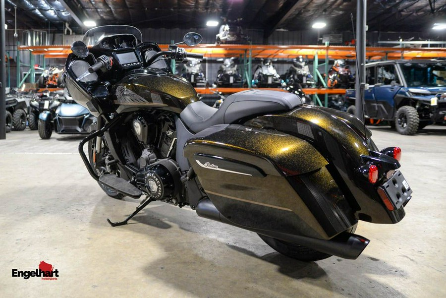 2024 Indian Motorcycle Challenger® Dark Horse® Icon with PowerBand Audio Package