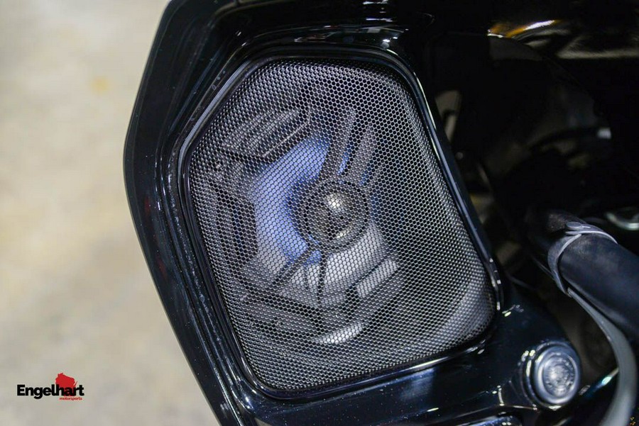 2024 Indian Motorcycle Challenger® Dark Horse® Icon with PowerBand Audio Package