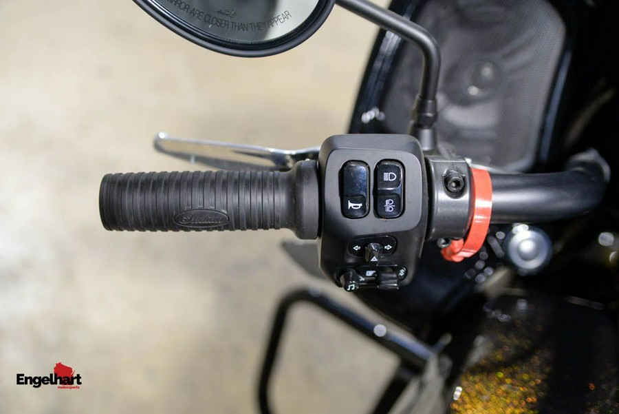 2024 Indian Motorcycle Challenger® Dark Horse® Icon with PowerBand Audio Package