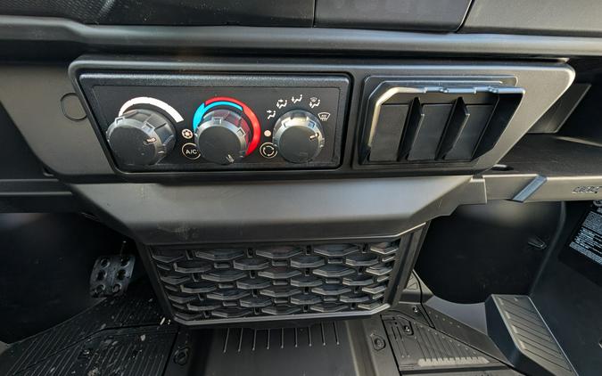 2026 Can-Am Defender XT CAB HD11
