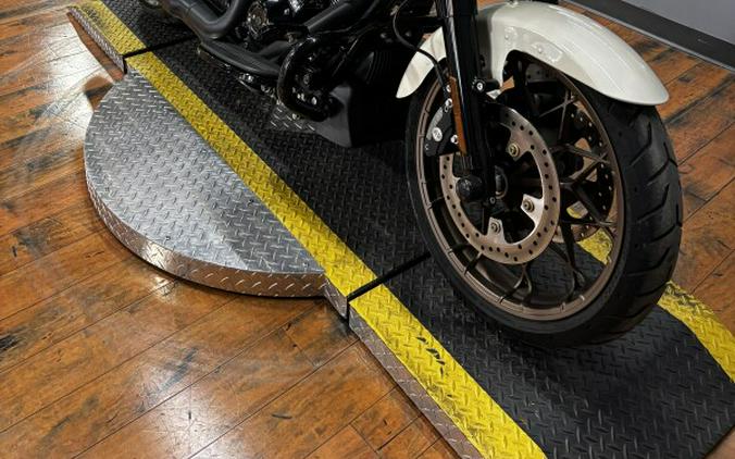 2023 Harley-Davidson® Street Glide® ST WHITE SAND PRL