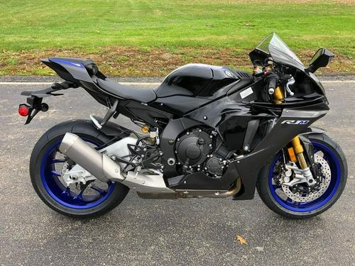 2020 Yamaha R1 + R1M | In-depth Review by 44Teeth