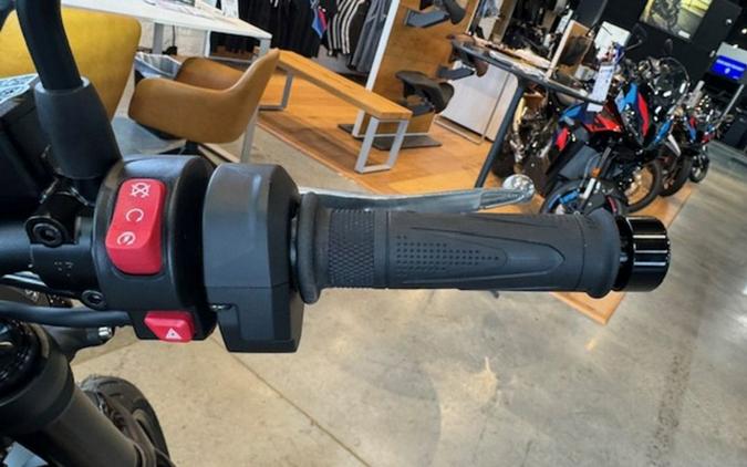 2026 Triumph Trident 660 Triple Tribute Edition Sapphire Black