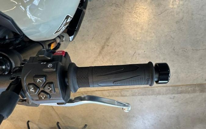 2026 Triumph Trident 660 Triple Tribute Edition Sapphire Black