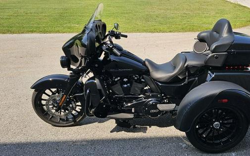 2025 Harley-Davidson Trike FLHTCUTG - Tri Glide Ultra