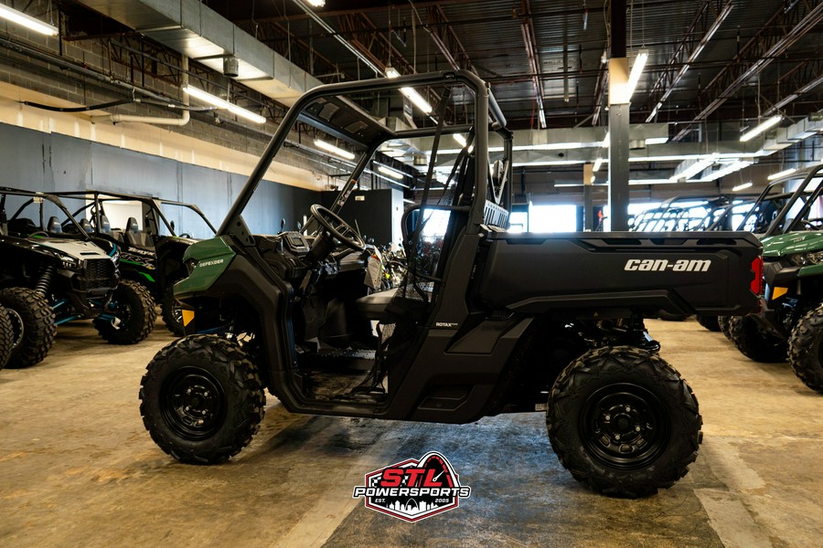 2025 Can-Am Defender HD7