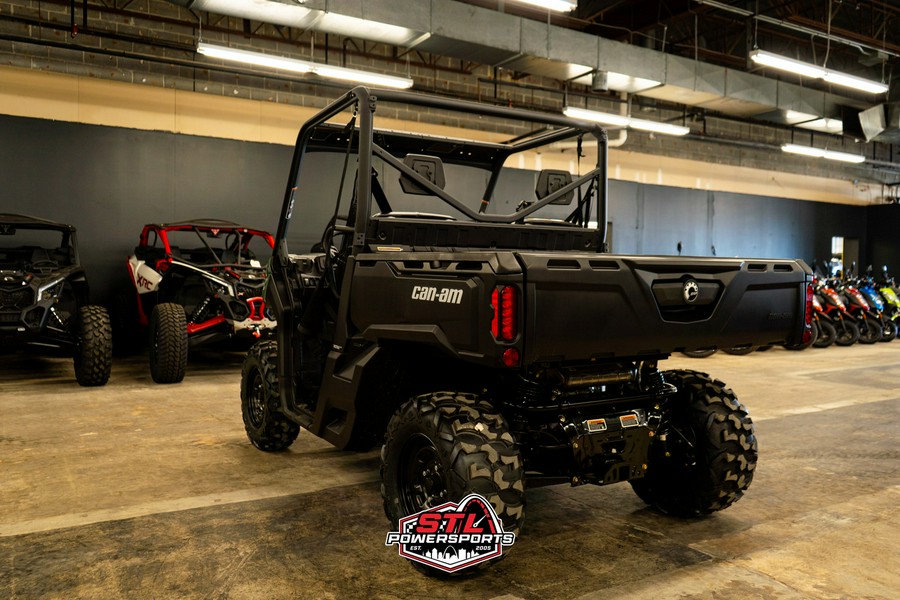 2025 Can-Am Defender HD7