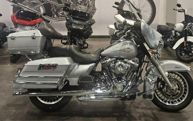 2011 Harley-Davidson® FLHTC - Electra Glide® Classic