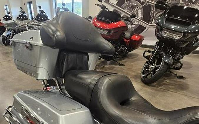 2011 Harley-Davidson® FLHTC - Electra Glide® Classic