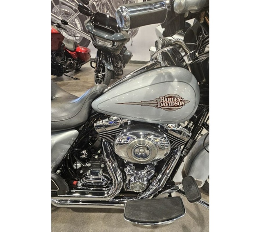 2011 Harley-Davidson FLHTC - Electra Glide Classic