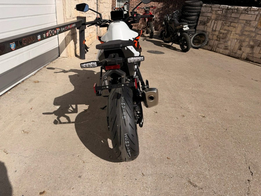 2027 KTM 990 Duke