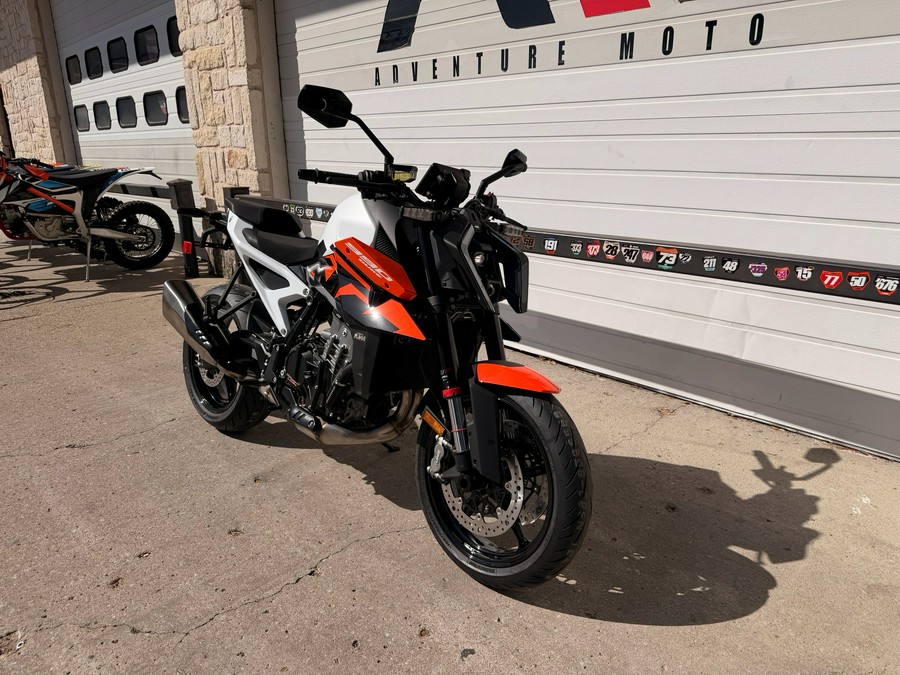 2027 KTM 990 Duke