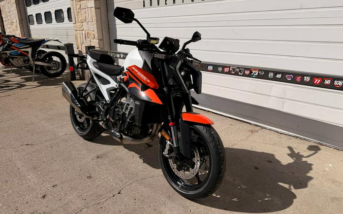 2027 KTM 990 Duke