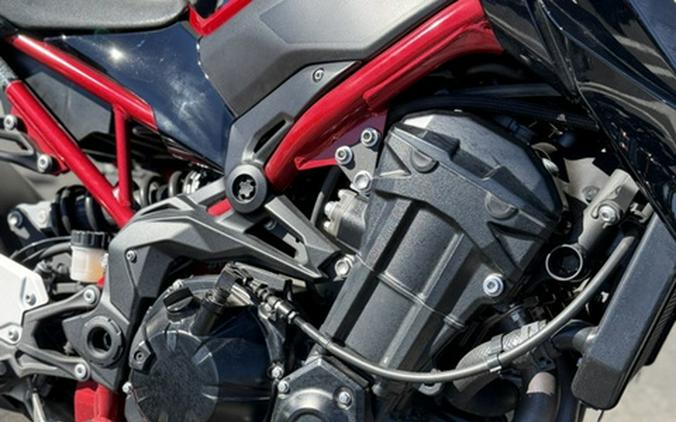 2024 Kawasaki Z900 ABS Candy Persimmon Red/Ebony ABS Metallic Spark BlackMetallic Matte Dark Gray