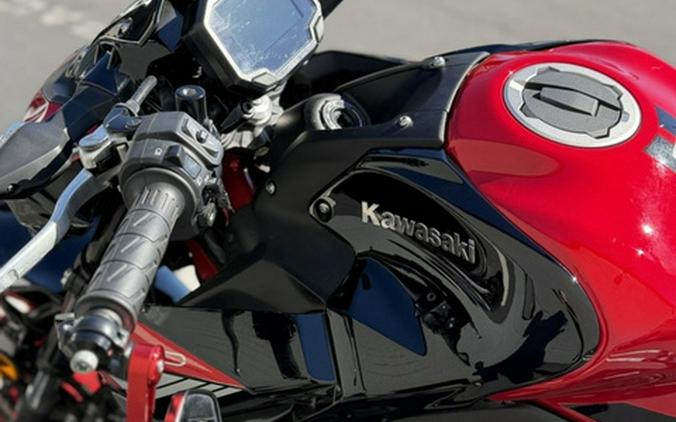 2024 Kawasaki Z900 ABS Candy Persimmon Red/Ebony ABS Metallic Spark BlackMetallic Matte Dark Gray