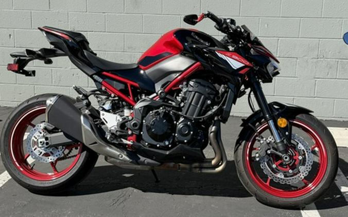 2024 Kawasaki Z900 ABS Candy Persimmon Red/Ebony ABS Metallic Spark BlackMetallic Matte Dark Gray