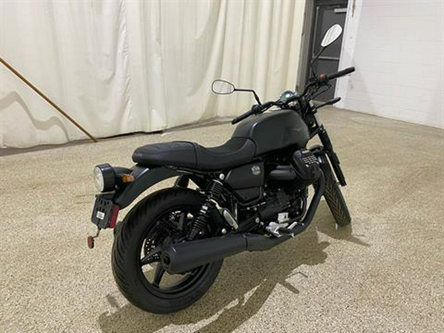 2023 Moto Guzzi V7 Stone