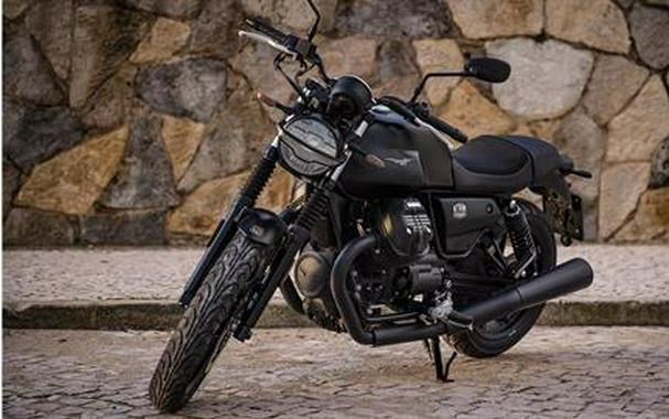 2023 Moto Guzzi V7 Stone