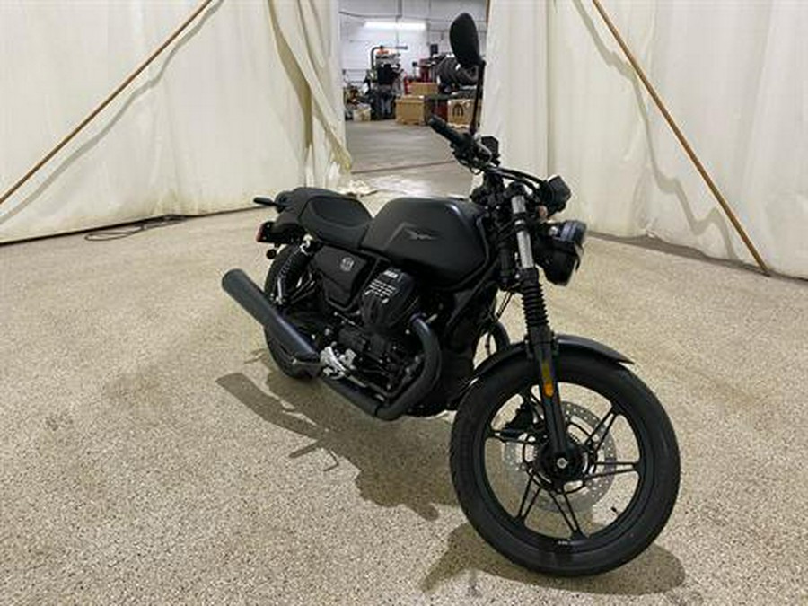 2023 Moto Guzzi V7 Stone