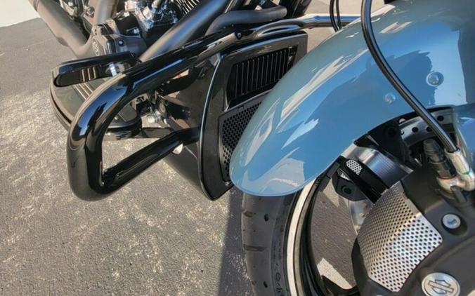 FLTRX 2024 Road Glide®