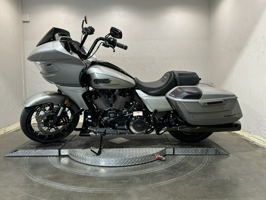 Harley-Davidson CVO™ Street Glide 2023 FLHXSE 84356876DT DARK PLATINUM