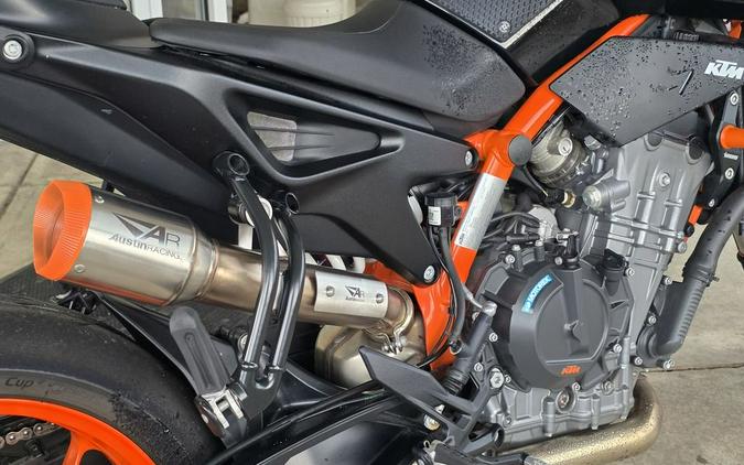 2022 KTM Duke 890 R