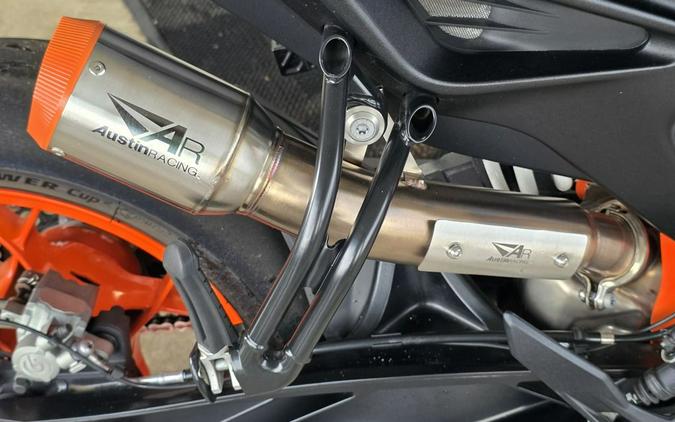 2022 KTM Duke 890 R
