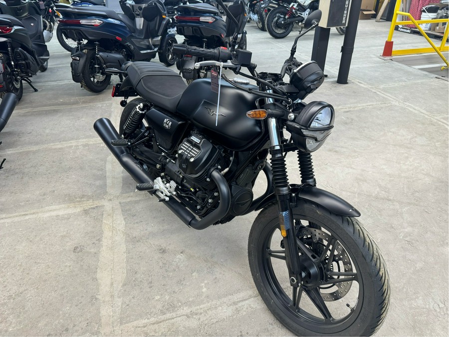 2024 Moto Guzzi V7 Stone