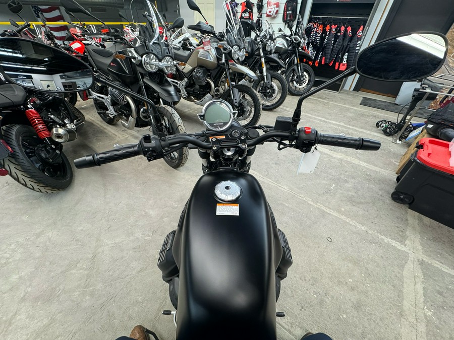 2024 Moto Guzzi V7 Stone