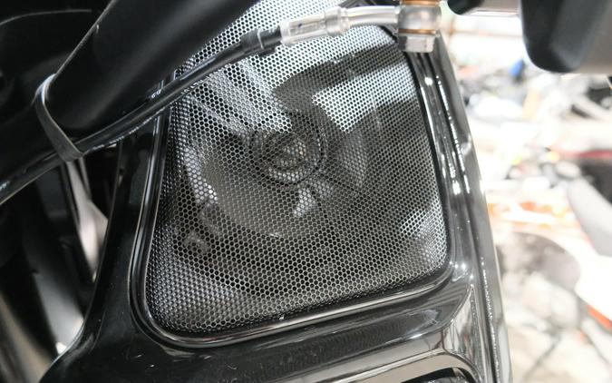 2025 INDIAN MOTORCYCLE PURSUIT DARK HORSE WITH 112 AND POWERBAND AUDIO PACKAGE