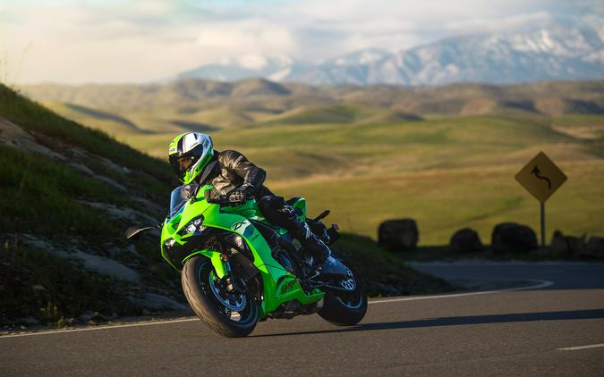 2027 Kawasaki NINJA ZX-6R ABS Galaxy Silver