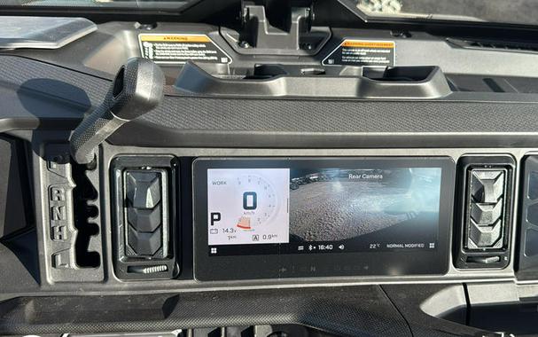 2026 Can-Am® Defender XT CAB HD11 With 10.25 in.display