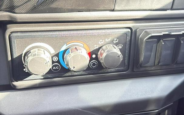 2026 Can-Am® Defender XT CAB HD11 With 10.25 in.display