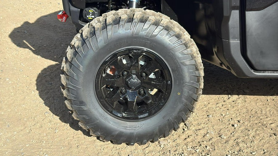 2026 Can-Am® Defender XT CAB HD11 With 10.25 in.display