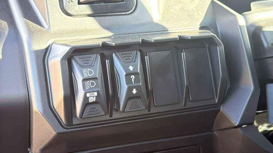 2026 Can-Am® Defender XT CAB HD11 With 10.25 in.display