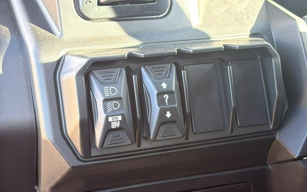 2026 Can-Am® Defender XT CAB HD11 With 10.25 in.display