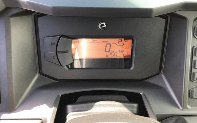 2026 Can-Am® Defender XT CAB HD11 With 10.25 in.display