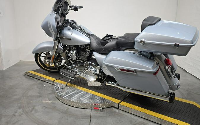 FLHX 2023 Street Glide®