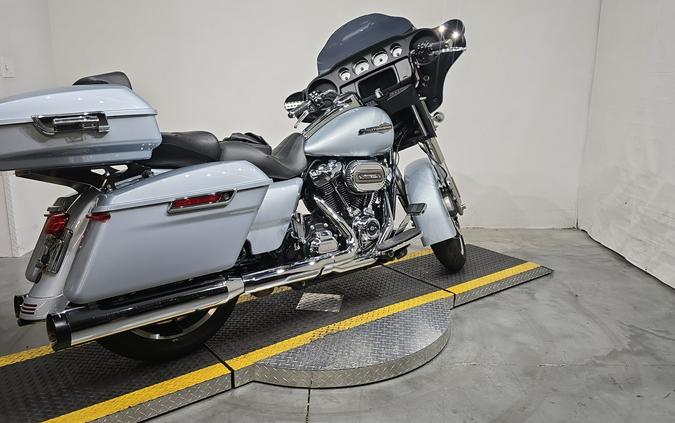 FLHX 2023 Street Glide®
