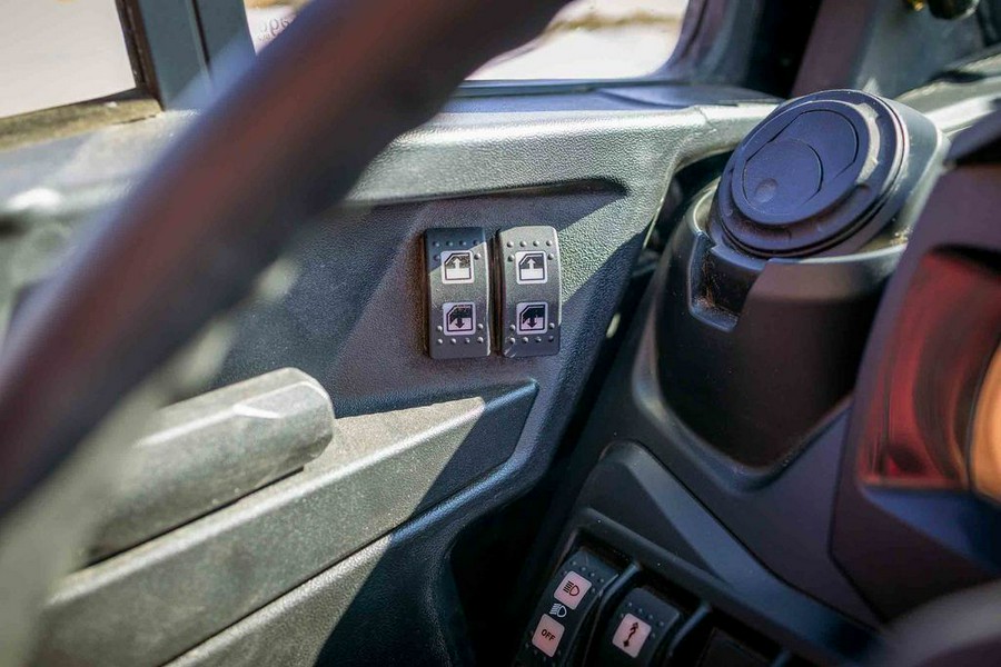 2025 Can-Am® Defender Limited HD10