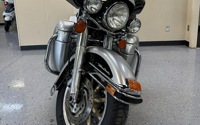 2003 Harley-Davidson® FLHTCUI