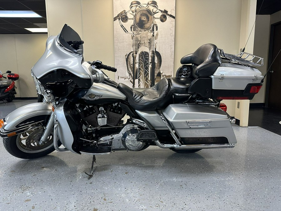 2003 Harley-Davidson® FLHTCUI