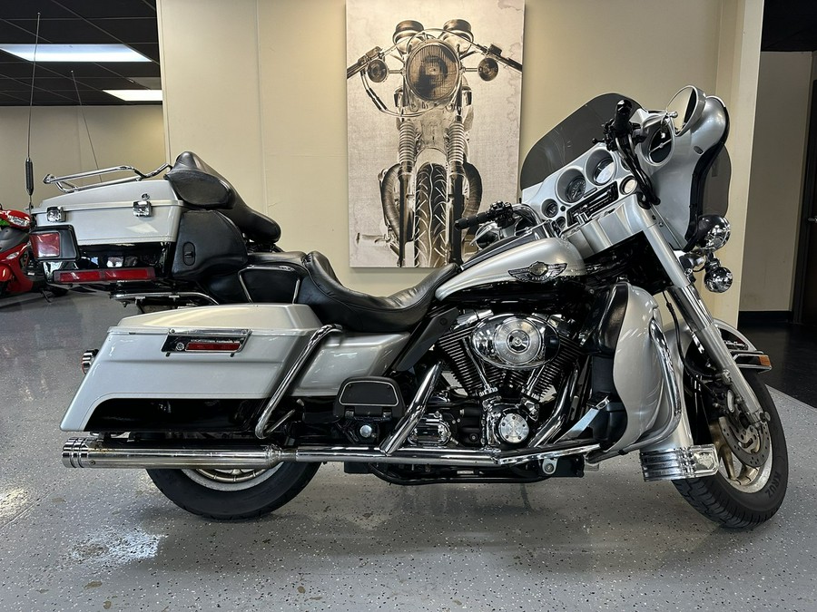 2003 Harley-Davidson® FLHTCUI