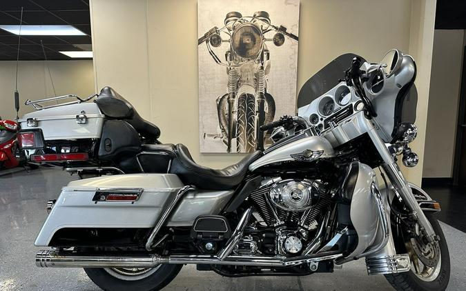 2003 Harley-Davidson® FLHTCUI