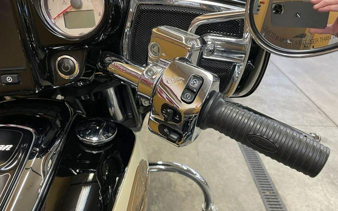 2019 Indian Chieftain Classic Thunder Black Ivory Cream