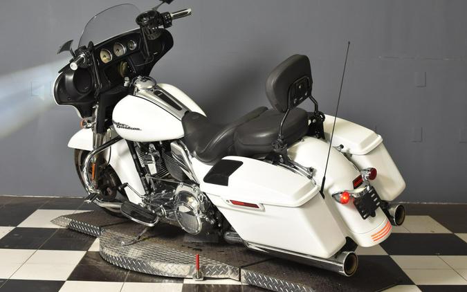 2016 Harley-Davidson Street Glide Crushed Ice Pearl flhx