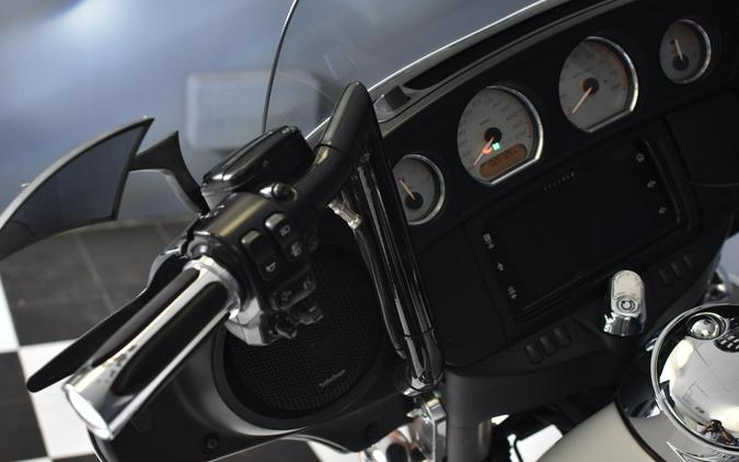 2016 Harley-Davidson Street Glide Crushed Ice Pearl flhx
