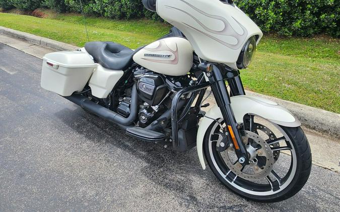 FLHXS 2018 Street Glide Special